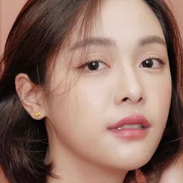 依莎亞賀素雲 飾演 (segment"Rain Clouds on the Northern Forest")