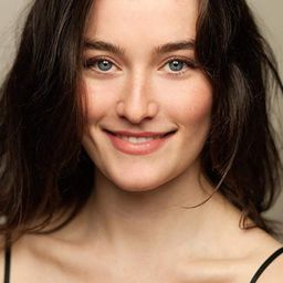 Sarah Pidgeon 飾演 Stevie Ward