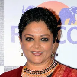 坦薇·阿茲米 飾演 Maaji