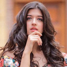 玫哈·門瓦尼 飾演 