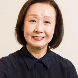 Akiko Kitamura 飾演 