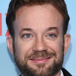 Sam Pancake 飾演 Tracey