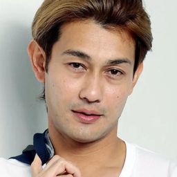 Farid Kamil 飾演 Hisham