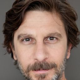 Fatih Dönmez 飾演 Genç Hakkı Baba / Young Hakkı Baba