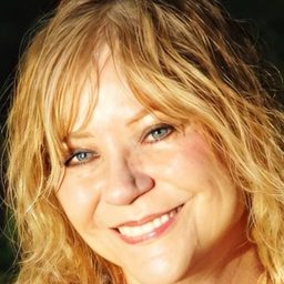 珍妮特·奧康納 飾演 Frances