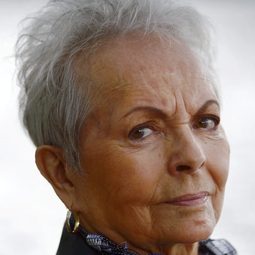 Anneli Sauli 飾演 Bar Owner