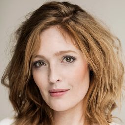 Julie Agnete Vang 飾演 Queen Louise of Denmark