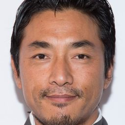 Tshering Dorji 飾演 Singye