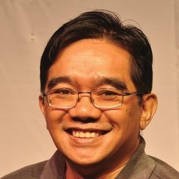 Dennis Marasigan 飾演 Police Chief