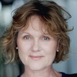 Catherine Davenier 飾演 Anouk - la secrétaire