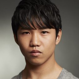 佐久本寶 飾演 Ryuji Hanamura