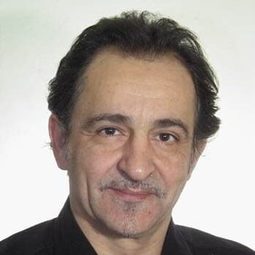 Pep Molina 飾演 Paco