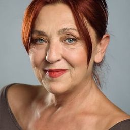 Adriana Şchiopu 飾演 Rodica