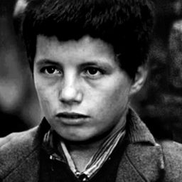 Mohamed Ben Kassen 飾演 Petit Omar