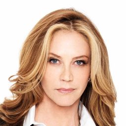 艾莉·渥克 飾演 Susan Stone