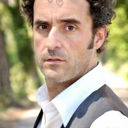 法布奇·薩巴圖奇 飾演 Paolo