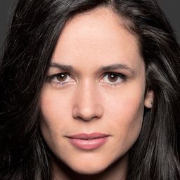 Victoria Sanchez 飾演 Mariella Steiner