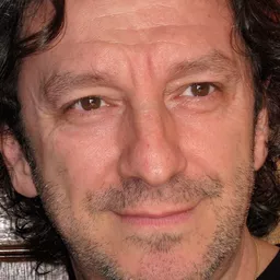 Tony Nardi 飾演 Saul 'The Lawyer' Silverstein