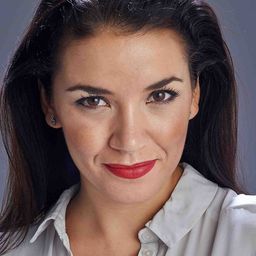 Eva Manjón 飾演 Elena