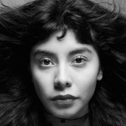 亞歷亨德拉·赫雷拉 - 邊境奇襲演員 飾演Sargento Letal