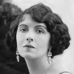 Mary Nash 飾演 Amanda Minchin