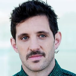 霍塔·利納雷斯 - 琉璃之舞導演