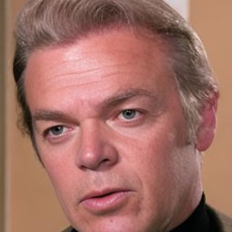 Lorenzo Robledo - Compañeros演員 飾演Captain Jim