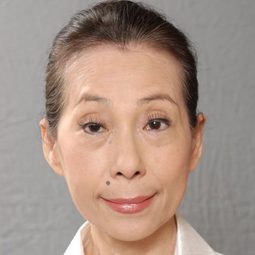 李鳳 - 化生演員 飾演Grandma Chun