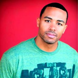 Brandon Phillips 飾演 Johnny