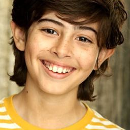 Adan James Carrillo 飾演 Tony