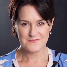 Liz Mullane - 罪孽天使演員 飾演Mrs. Collins