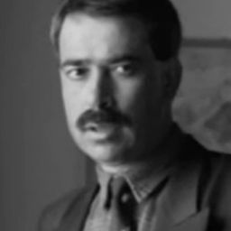 Latif Altintas 飾演 Ögretmen