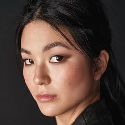 Lin Yin 飾演 Delia Bryson