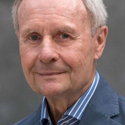 Hansjürgen Rosenbauer 飾演 Self (archive footage)