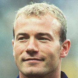 Alan Shearer - 博比·羅布森：超越總教頭演員 飾演Self