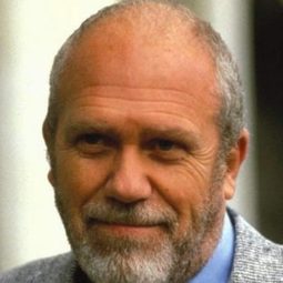 Gastone Moschin 飾演 Don Camillo