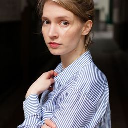 Frida Lovisa Hamann - Bad Director演員 飾演Waitress