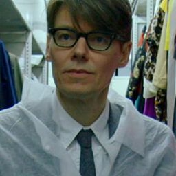 Andrew Bolton 飾演 self