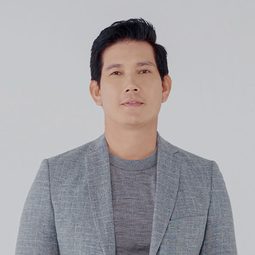 Richard Yap 飾演 Frank