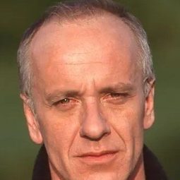 馬克·德瓊治 飾演 Coronel Zaysen