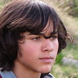 Manuel Camacho 飾演 Lukas