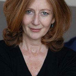 Silvia Cohen 飾演 Judge