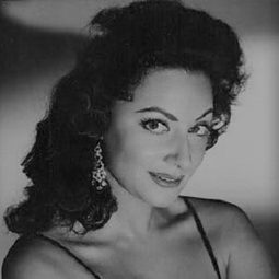 Lina Rosales 飾演 (voice)