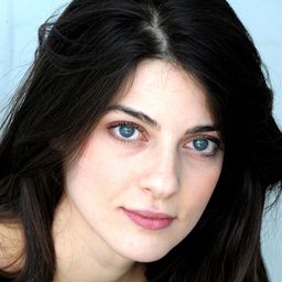 芭芭拉·隆奇 飾演 Mère de Massimo