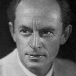 Ernst Fritz Fürbringer 飾演 Presiding Judge Dr. Schleffien