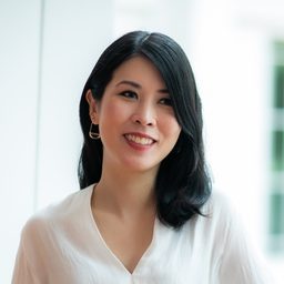 Nicole Midori Woodford - 曙光初現時的最後陰影導演