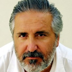 Emidio La Vella 飾演 Shoe Store Owner