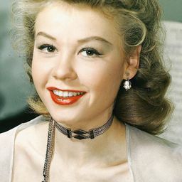 Vera-Ellen 飾演 Luisa Molina
