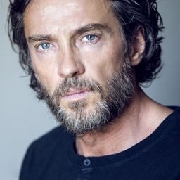 亞力希歐·波尼 飾演 Sergente Cerato