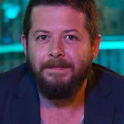 Syllas Tzoumerkas 飾演 Manos